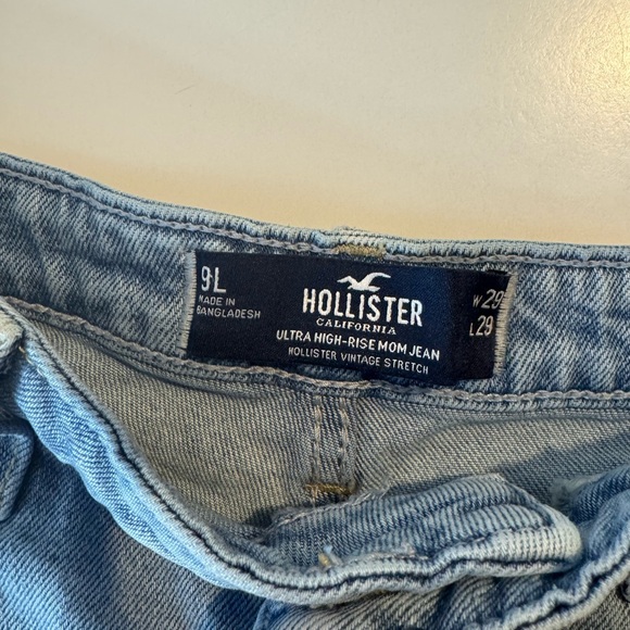 Hollister Light Blue Distressed Ultra High Rise Mom Jeans Size 9L Excellent Cond - Picture 9 of 12
